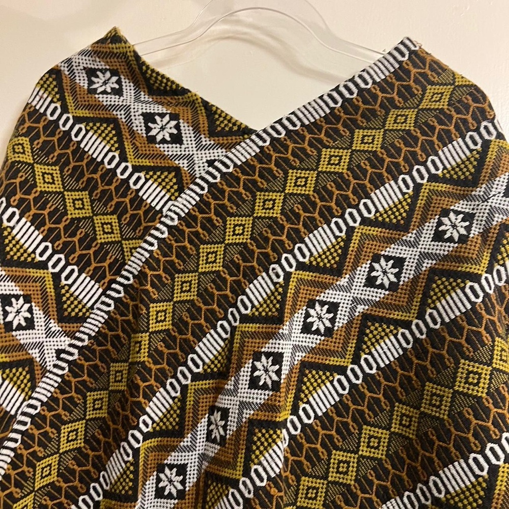 Geometric Patterned Shawl - image 1